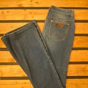 Bell Bottom light wash Wranglers